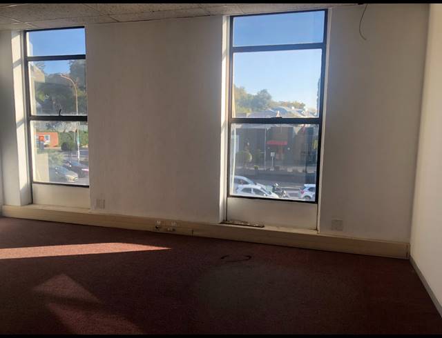 91M² OFFICE TO LET IN CRAIGHALL